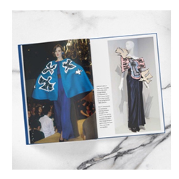 📕Little Guides to Style Vol. 2: Story of Four Iconic Fashion Houses Set 4 Books - Picture 3 of 5